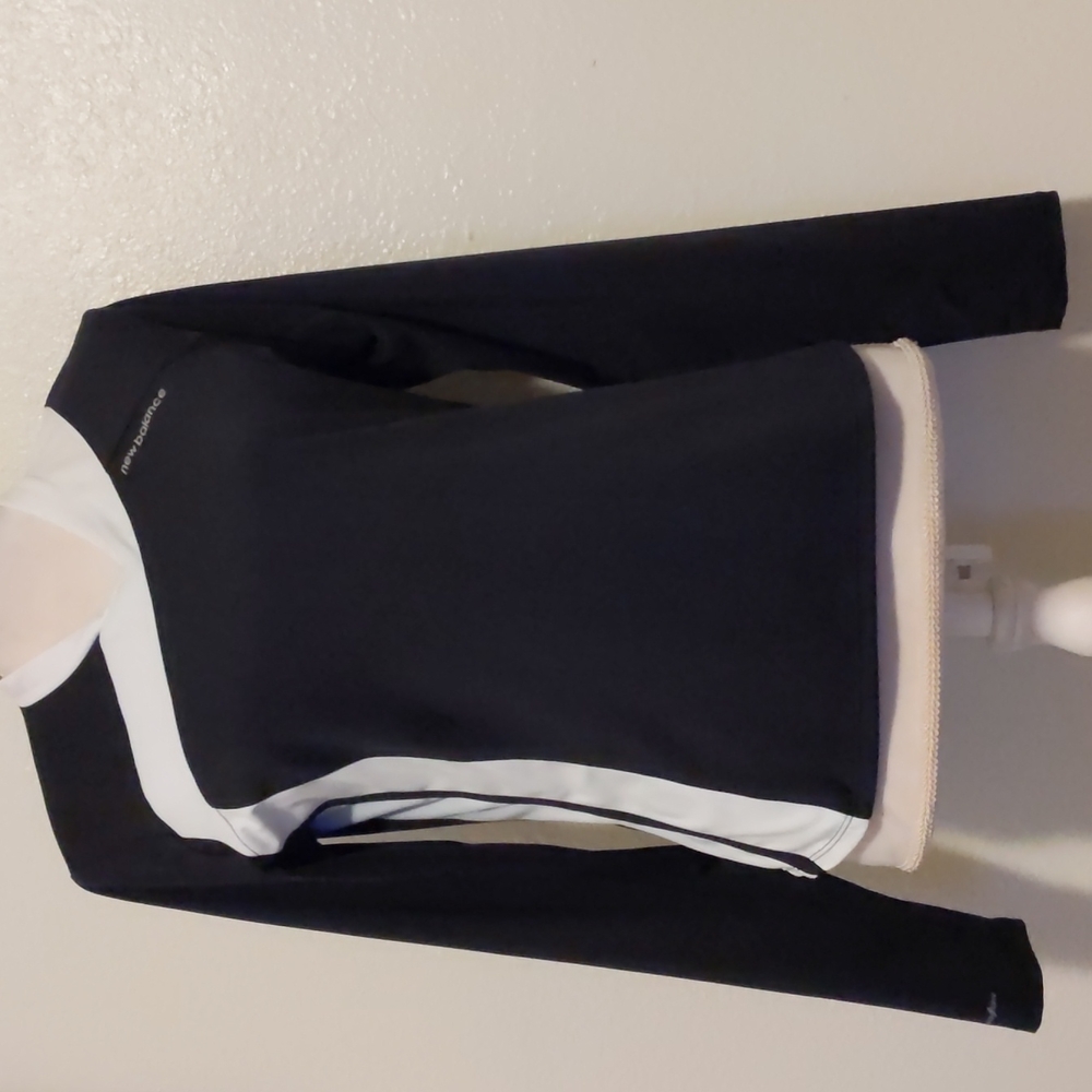New balance black and white athletic top size medium